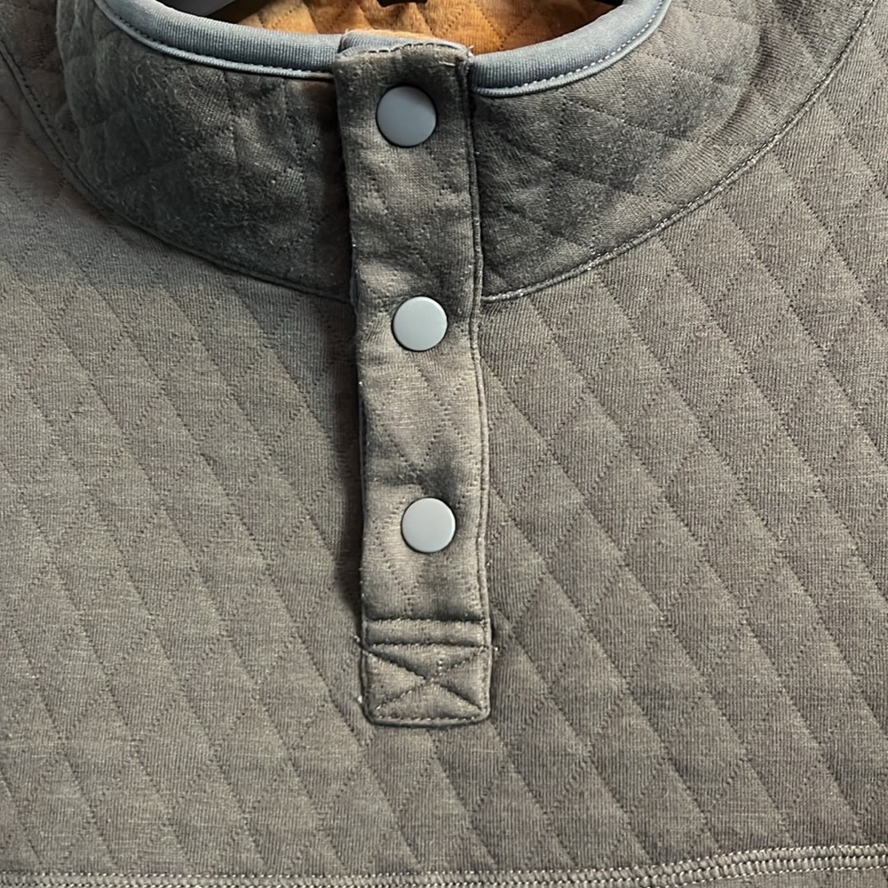 Men’s Reversible Quilted Pullover - Picture 2 of 13